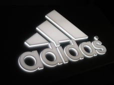 Podświetlane logo 3D Adidas
