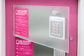 Multifunkční nabíjecí stojánek pro T-mobile