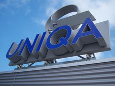 Duży świecący branding zewnętrzny Uniqa